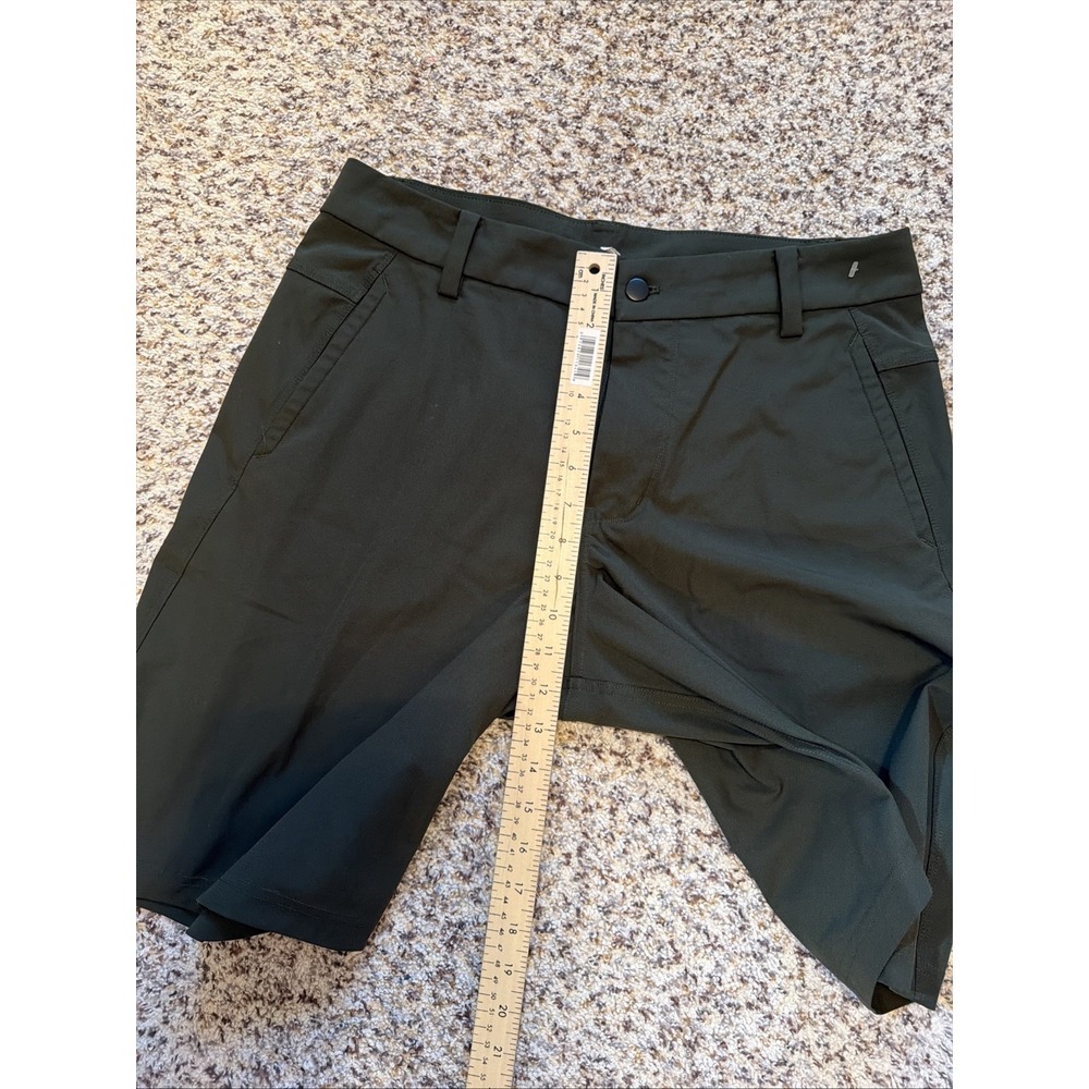 Lululemon Shorts Men's Sz 34 Light Green 10" Inseam Polyester Great Condition - Picture 7 of 9